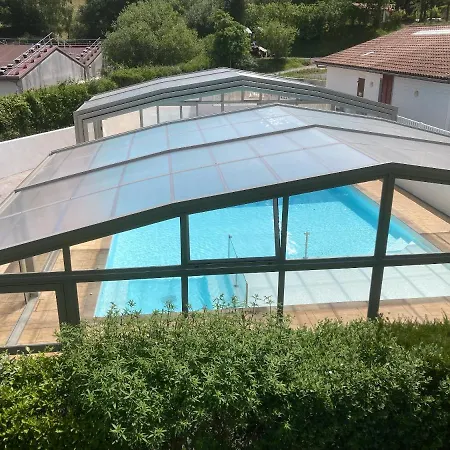 Avec A Hasparren, 50 M², Piscine Partagee *