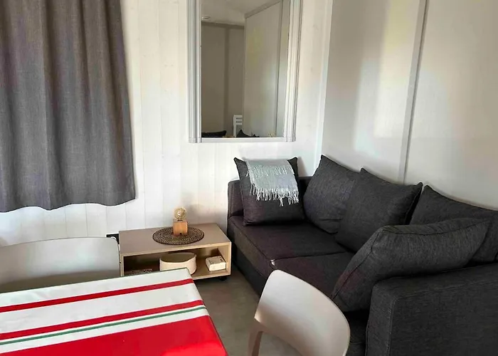 Avec A Hasparren, 50 M², Piscine Partagee *