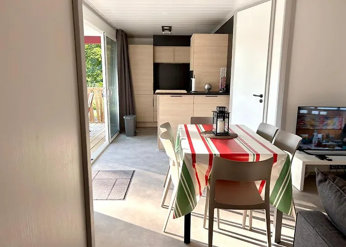 Avec A Hasparren, 50 M², Piscine Partagee * האספארן