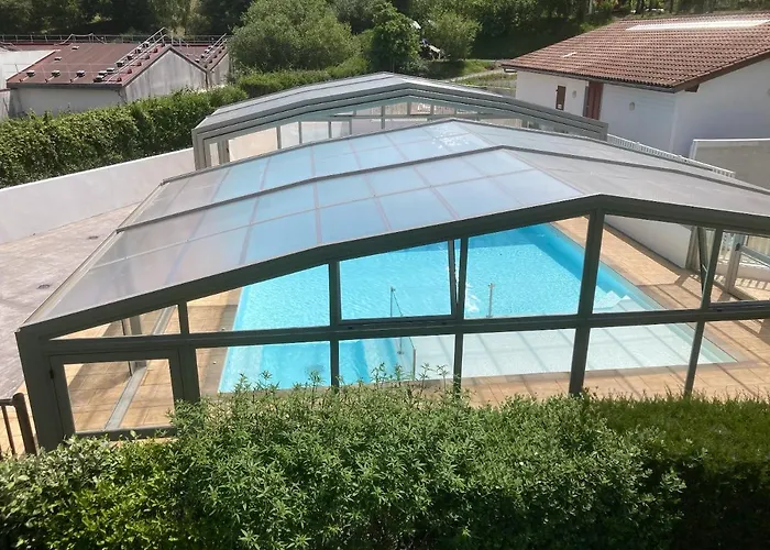 Avec A Hasparren, 50 M², Piscine Partagee *