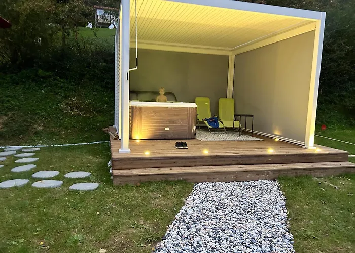 Avec A Hasparren, 50 M², Piscine Partagee האספארן